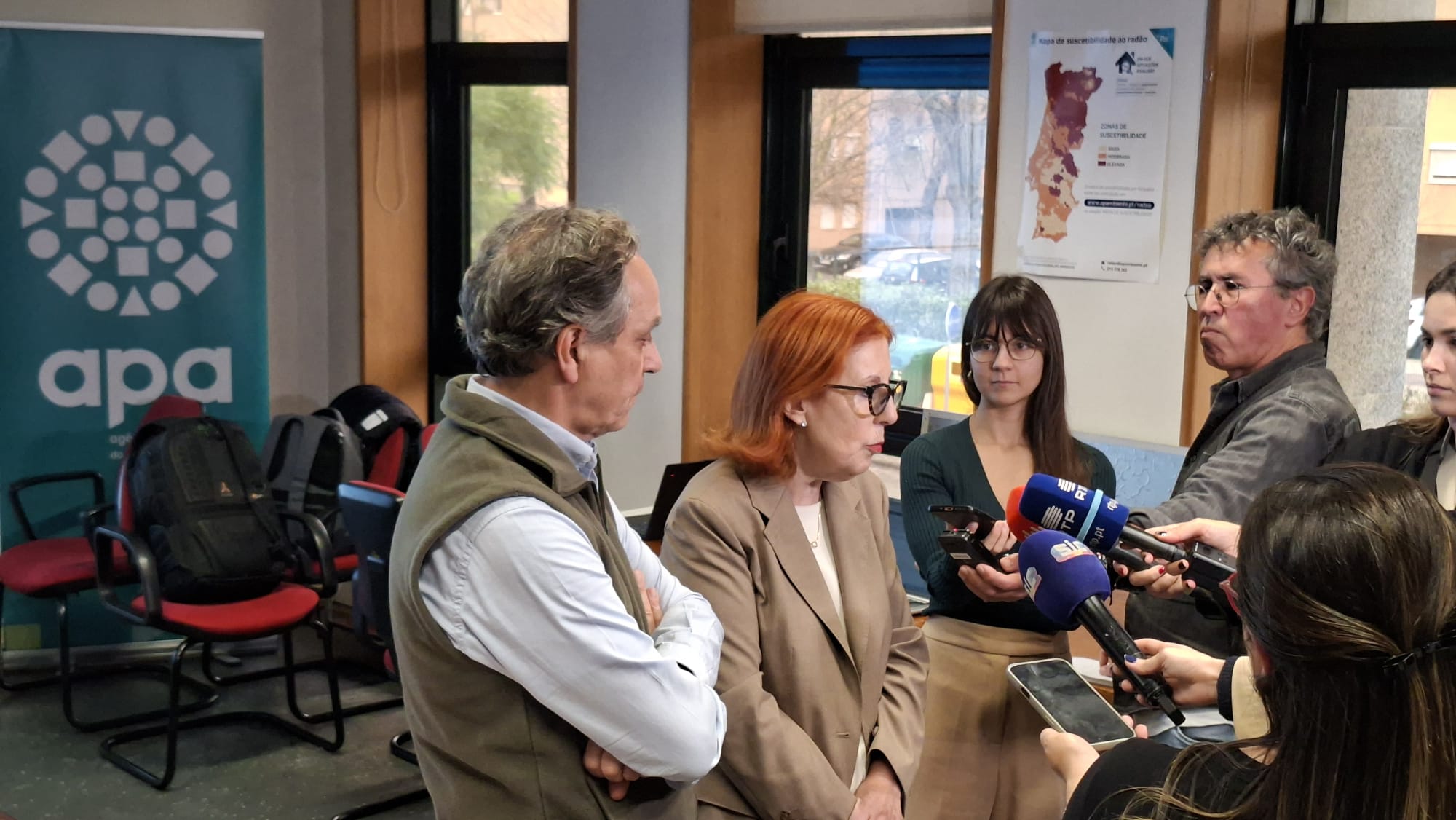 Esclarecimentos à imprensa